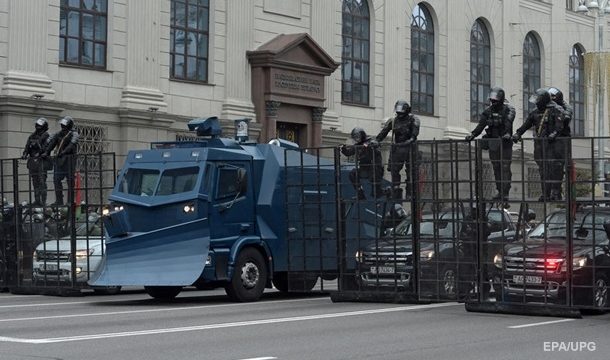 Не менее 100 человек задержаны в Беларуси