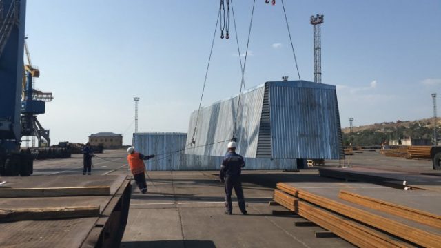 В Мариупольском порту испытали мобильные укрытия для металлопроката
