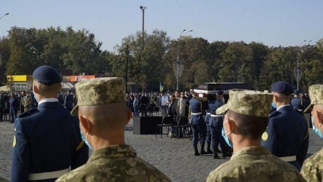 В Харькове попрощались с погибшими в катастрофе Ан-26 (ВИДЕО)