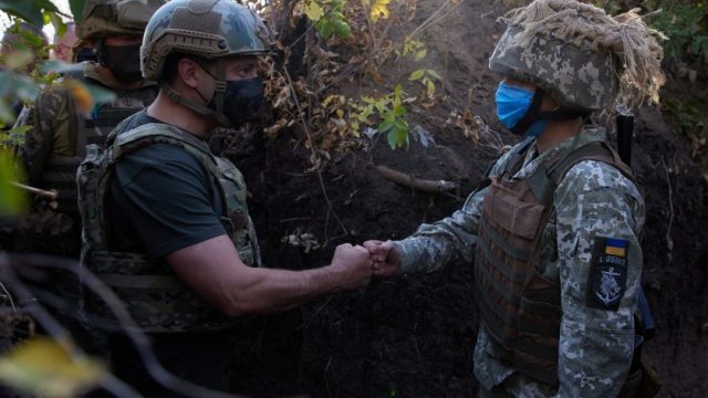 Зеленский наградил украинских военнослужащих