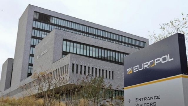 Европол ликвидировал схему нелегальной торговли оружием через Украину