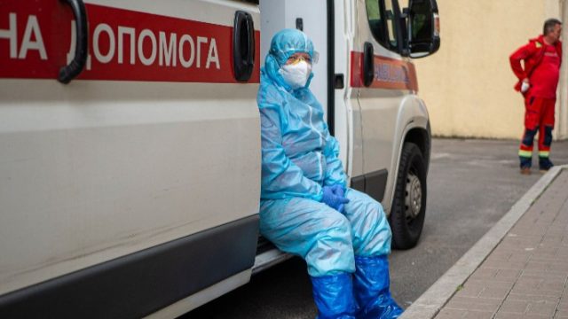 Украина вошла в первые 15 стран мира по количеству инфицированных коронавирусом