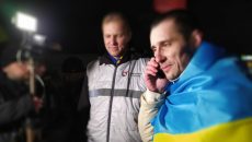 В Украину вернулся политзаключенный Александр Шумков