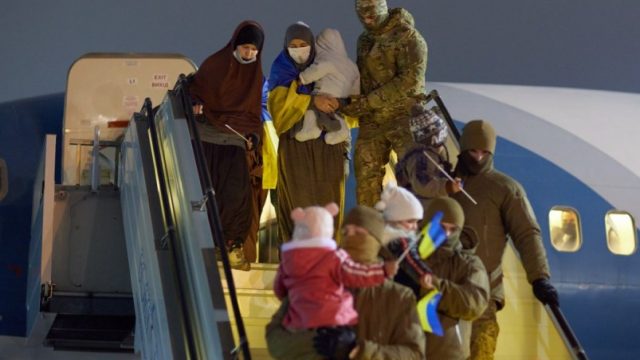 Девять украинцев, находившихся в сирийских лагерях беженцев, вернулись домой