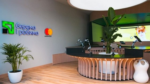 ПриватБанк открыл первое в Украине цифровое банковское отделение