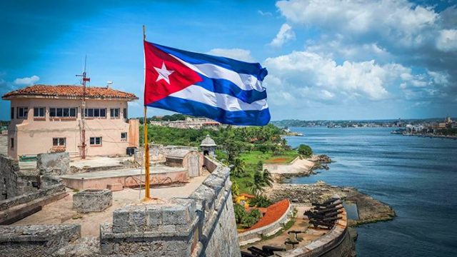 Куба вводит карантин для въезжающих из-за рубежа