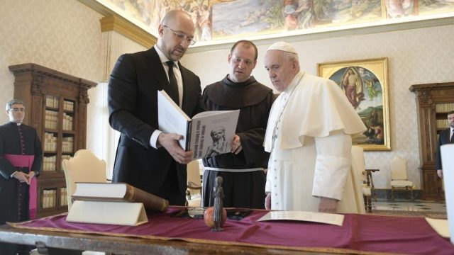 Папа Римский Франциск принял Шмыгаля на частную аудиенцию