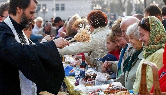 Большинство украинцев не планируют идти в церковь на Пасху – опрос