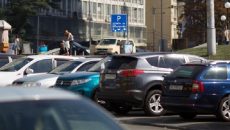 В Киеве отменили плату за парковку