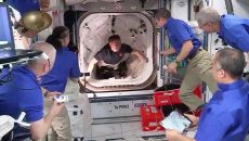 Астронавты корабля Crew Dragon-2 перешли на МКС