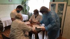 На Киевщине начали применять вакцину Pfizer