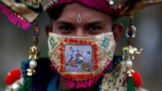 Власти Индии игнорировали предупреждения об опасной мутации Covid, – Reuters