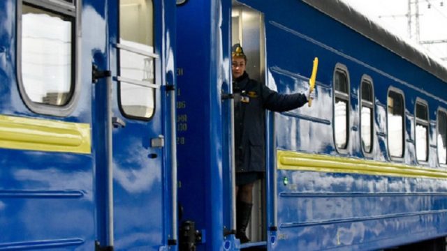 УЗ за билеты на отмененные рейсы вернула 250 млн гривен