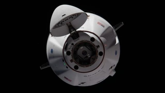 Космический корабль Crew Dragon состыковался с МКС