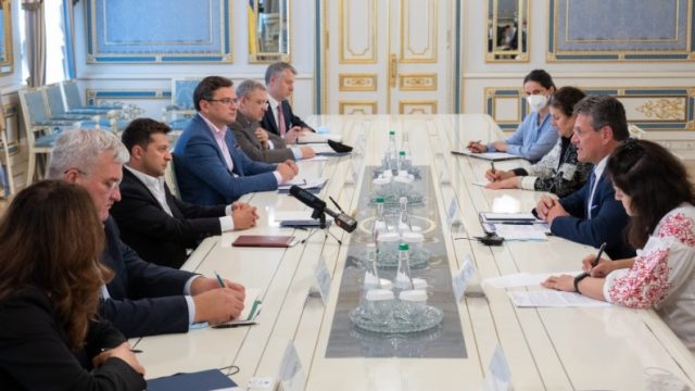 Зеленский обсудил с Вице-президентом Еврокомиссии стратегическое партнерство с ЕС в сфере сырья