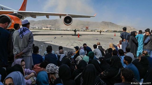 Итальянские военные эвакуировали из Кабула около тысячи афганцев