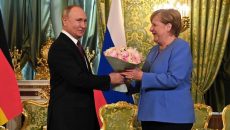 Меркель обсудила с Путиным будущий транзит через Украину