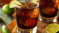 Как правильно пить разные виды рома – рассказывает DrinkHouse