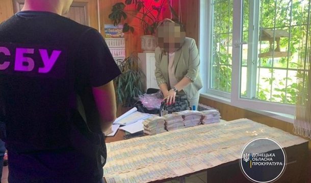 Донецкую чиновницу поймали на крупной взятке