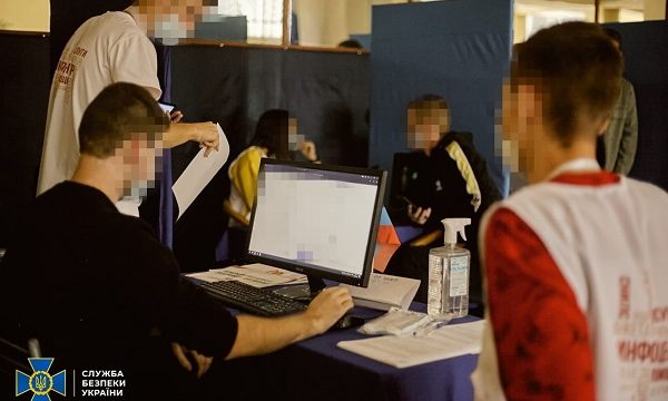 СБУ фиксирует массовую паспортизацию жителей ОРДЛО накануне выборов в Госдуму РФ