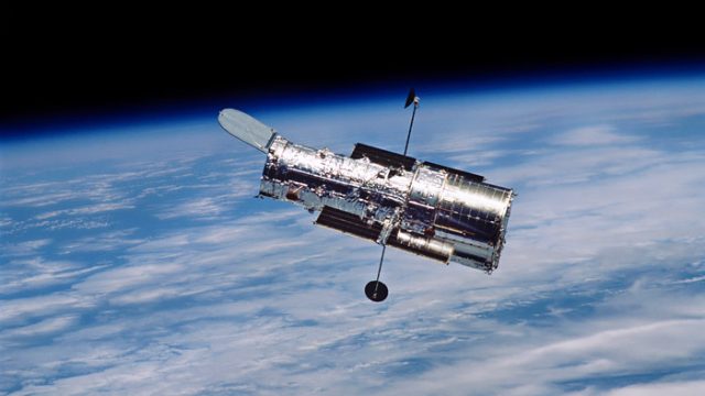 Телескоп Hubble переведён в безопасный режим из-за проблем со связью, - NASA
