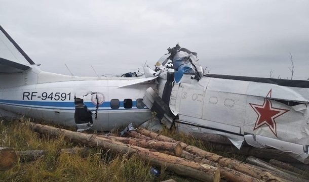 В России упал самолет с парашютистами