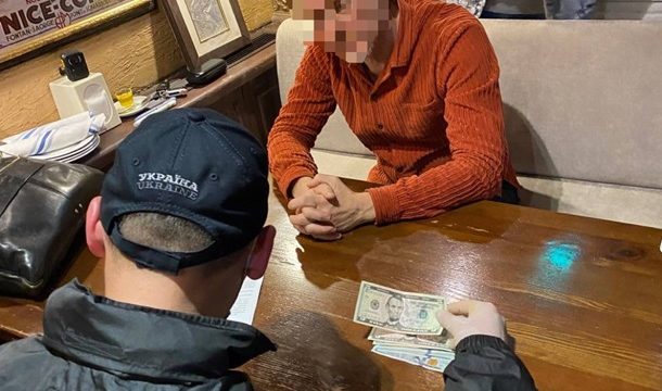 Руководителя Одесской таможни поймали на взятке