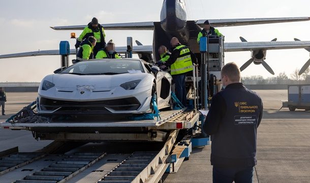Украина передала Германии изъятые элитные авто