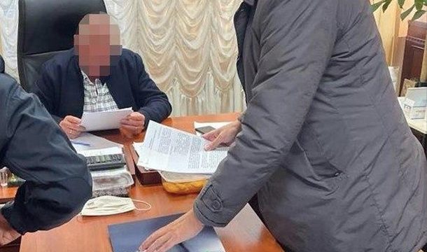 На Киевщине чиновников поймали на взятке
