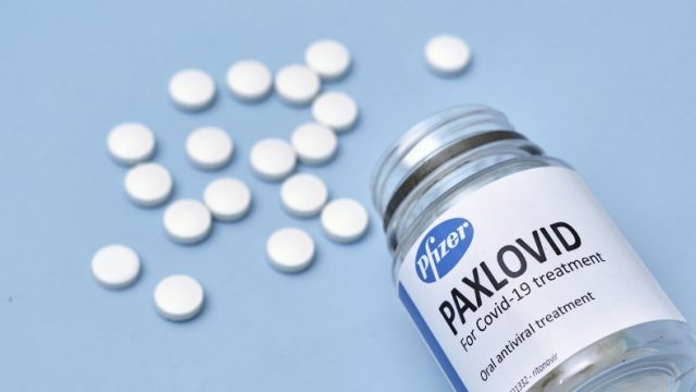 В США разрешили использование таблеток Pfizer для лечения коронавируса