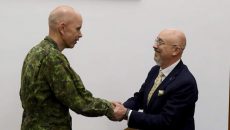 Глава Минобороны Украины хочет разместить инструкторов из Канады, США и Британии возле линии фронта