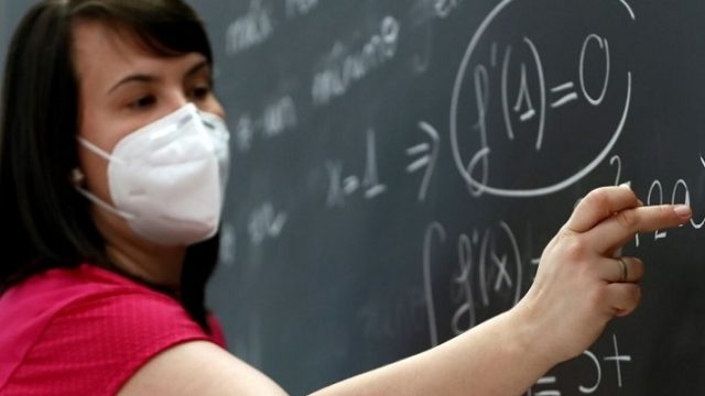 В Україні проти коронавірусу ще не щеплено 2,5% вчителів