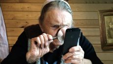 Смартфони для пенсіонерів від Зеленського: оператори обмірковують тарифи