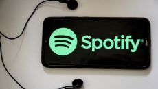 Spotify втратив $2,1 млрд ринкової вартості через подкаст із лікарем-антиваксером