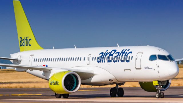 Авіасполучення з Україною: АirBaltic скасувала нічні польоти