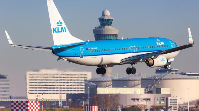 Можлива агресія РФ: KLM вирішила припинити польоти в Україну
