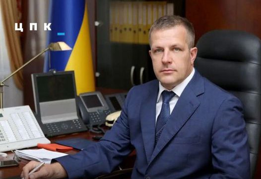 Хмельницький прокурор-інвалід Олійник продовжує працювати та отримувати підвищену пенсію – ЦПК