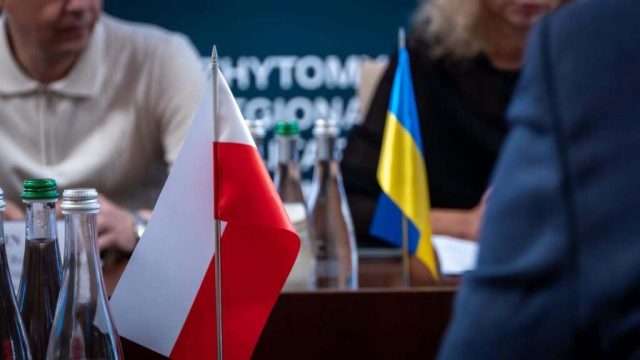 Зафіксовано незначне послаблення антиукраїнської риторики у польському інфопросторі, але ризики для українців залишаються – дослідження